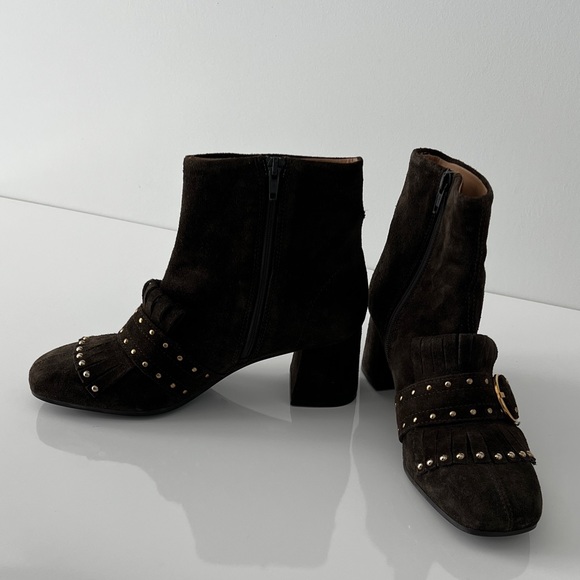 Loafer style ankle bootie, suede outside leather inside.  Rubber sole. - Picture 3 of 4